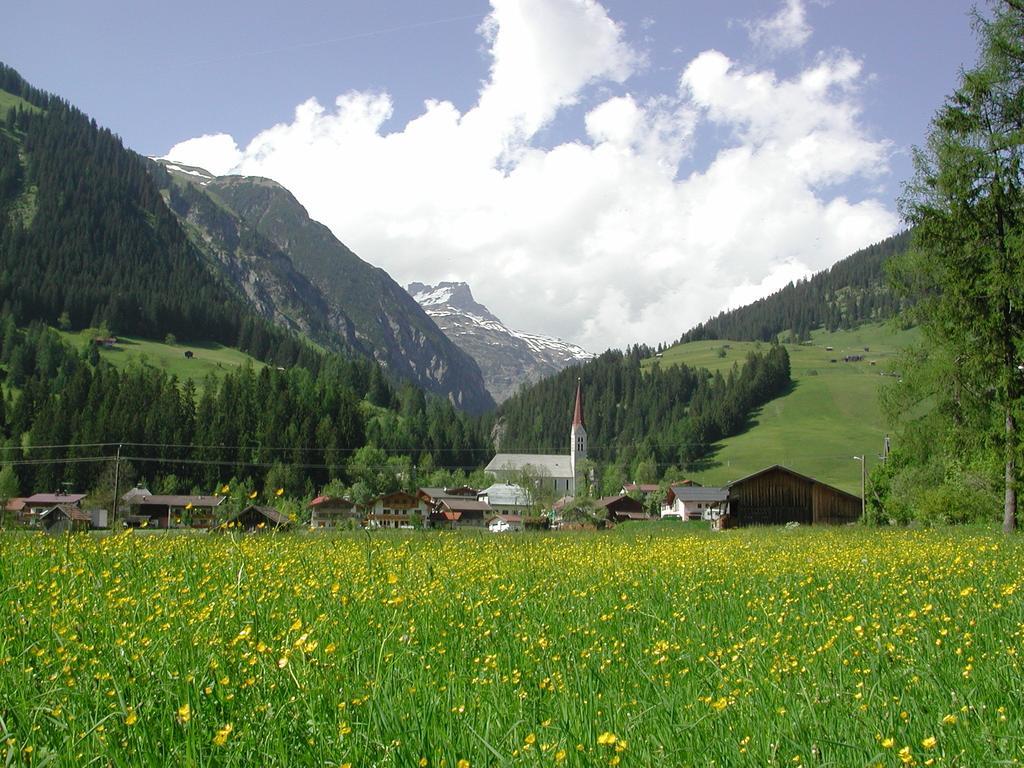 Pension Alpenperle Holzgau Exterior photo