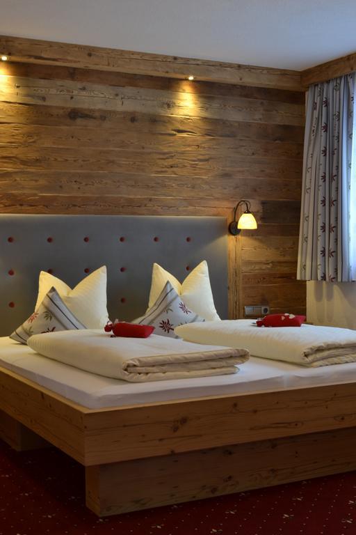 Pension Alpenperle Holzgau Room photo