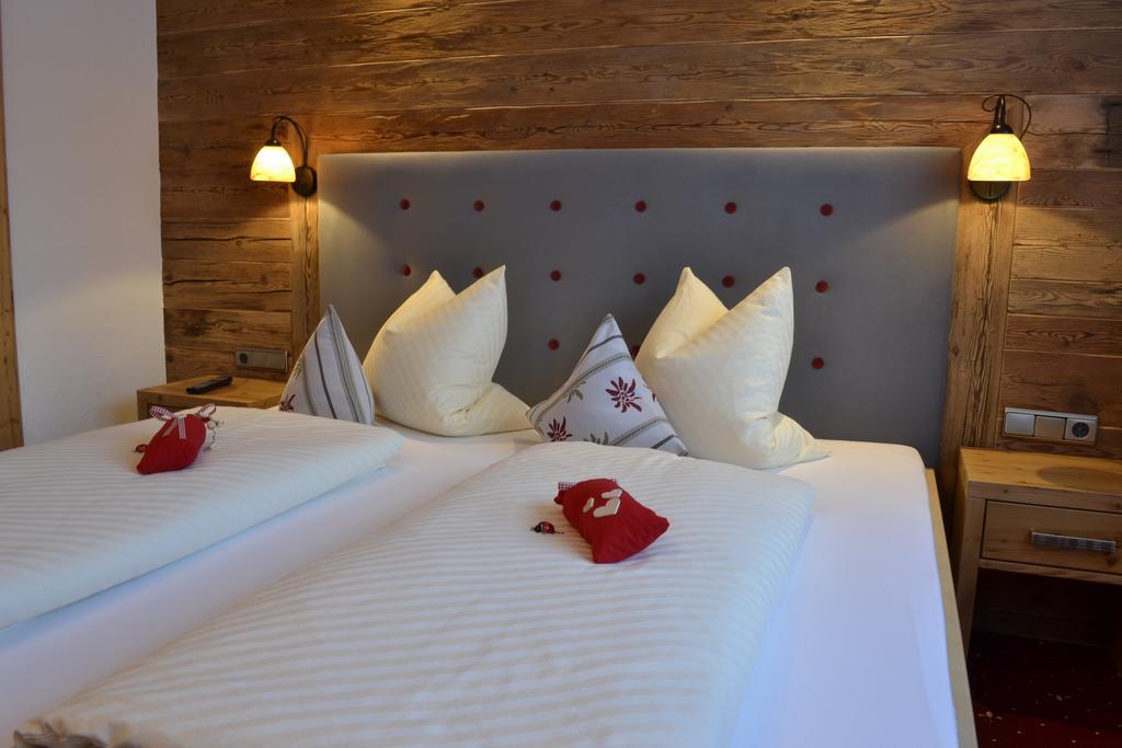 Pension Alpenperle Holzgau Room photo