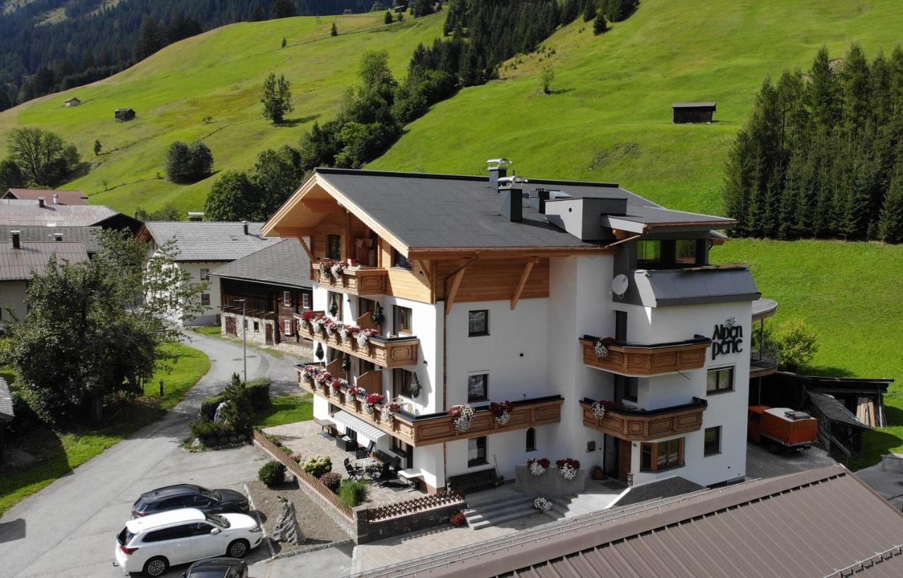 Pension Alpenperle Holzgau Exterior photo