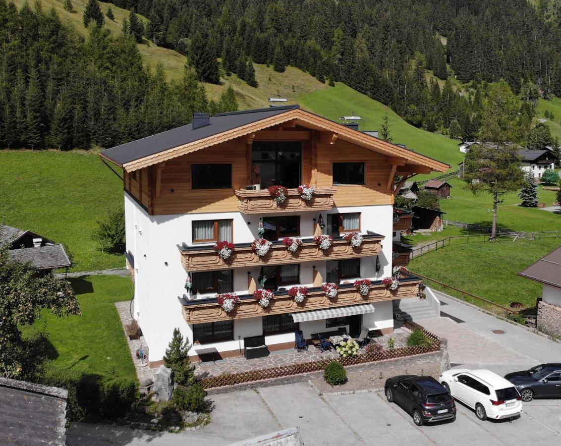 Pension Alpenperle Holzgau Exterior photo