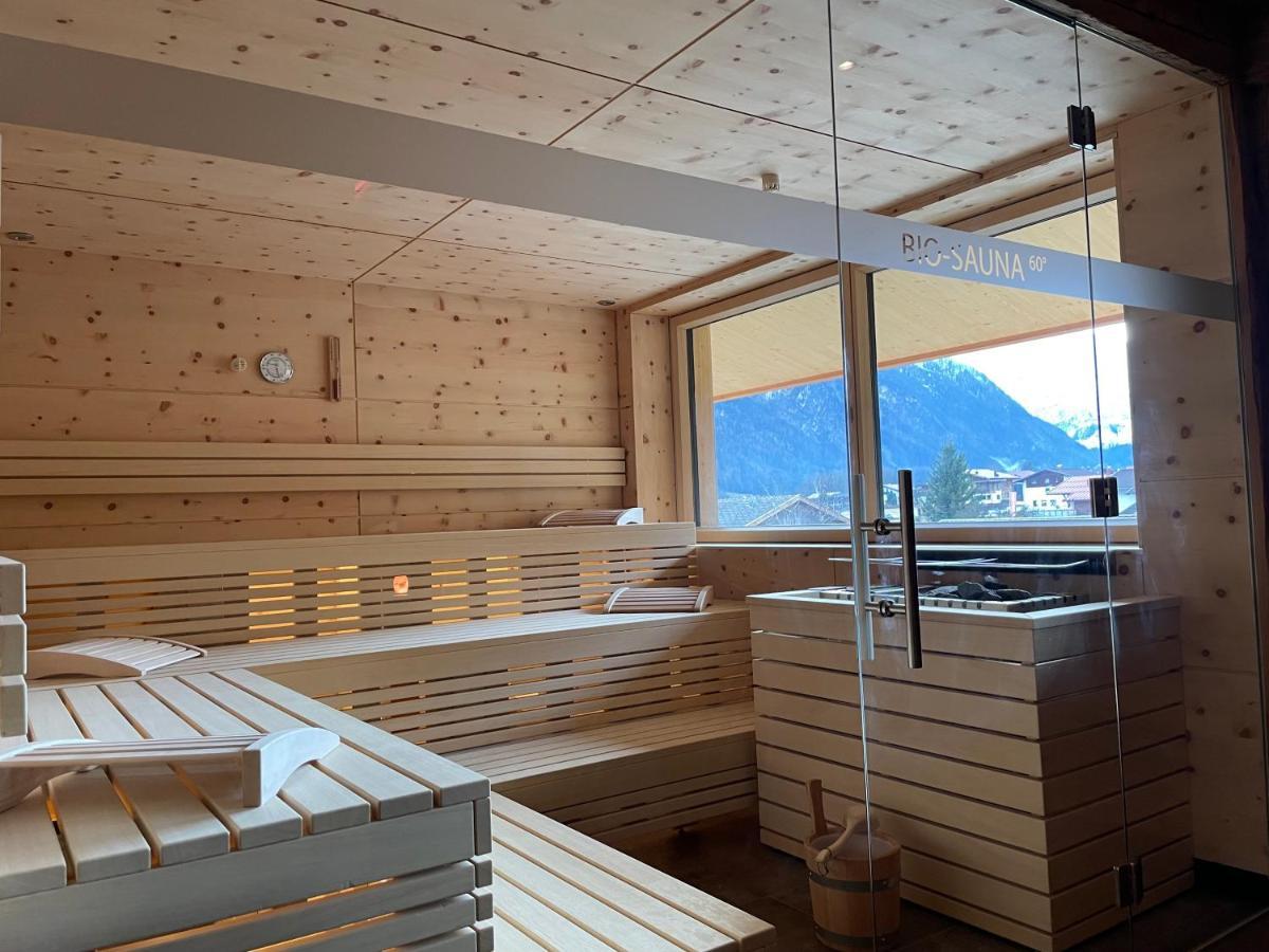 Pension Alpenperle Holzgau Exterior photo