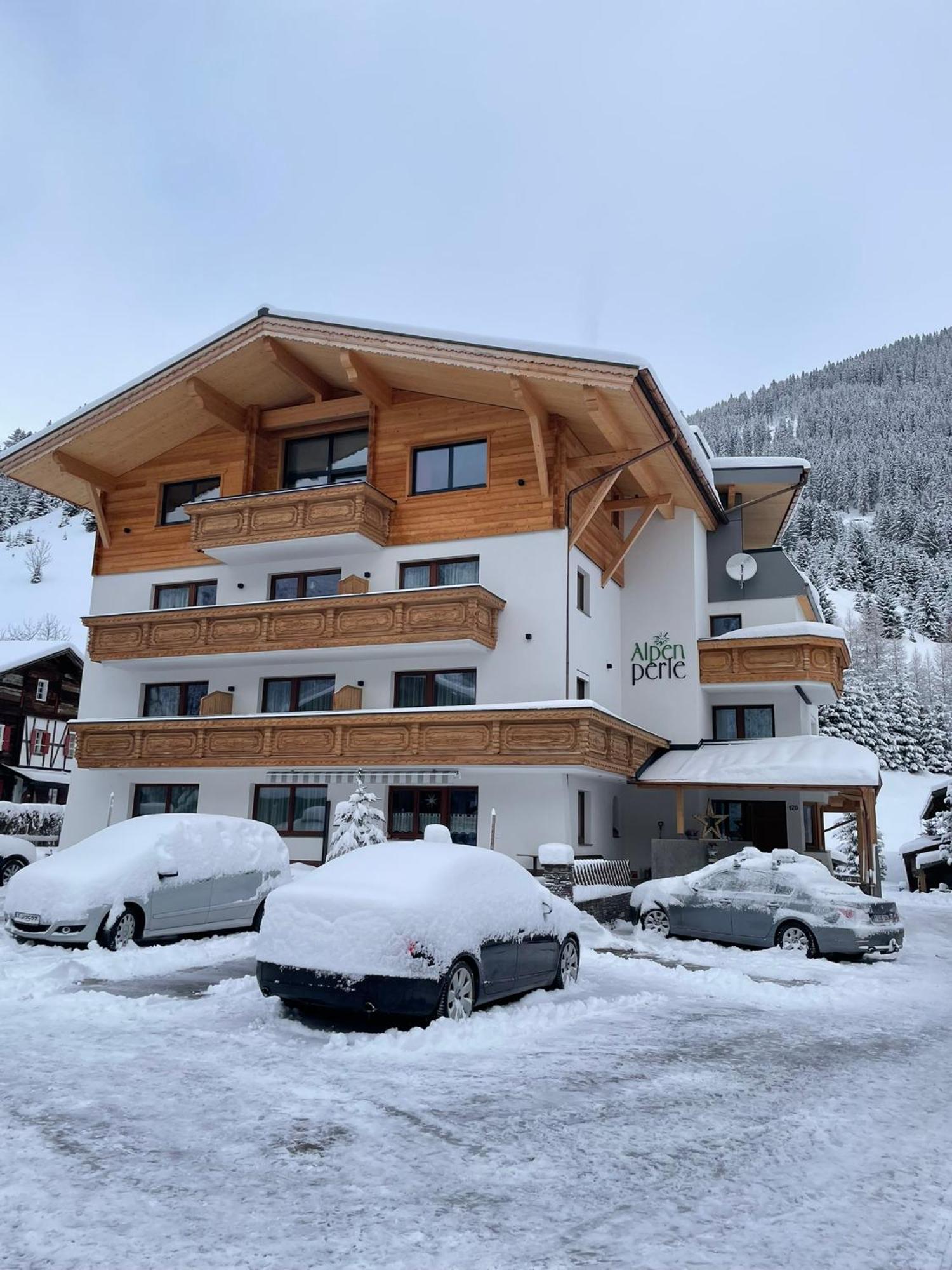 Pension Alpenperle Holzgau Exterior photo