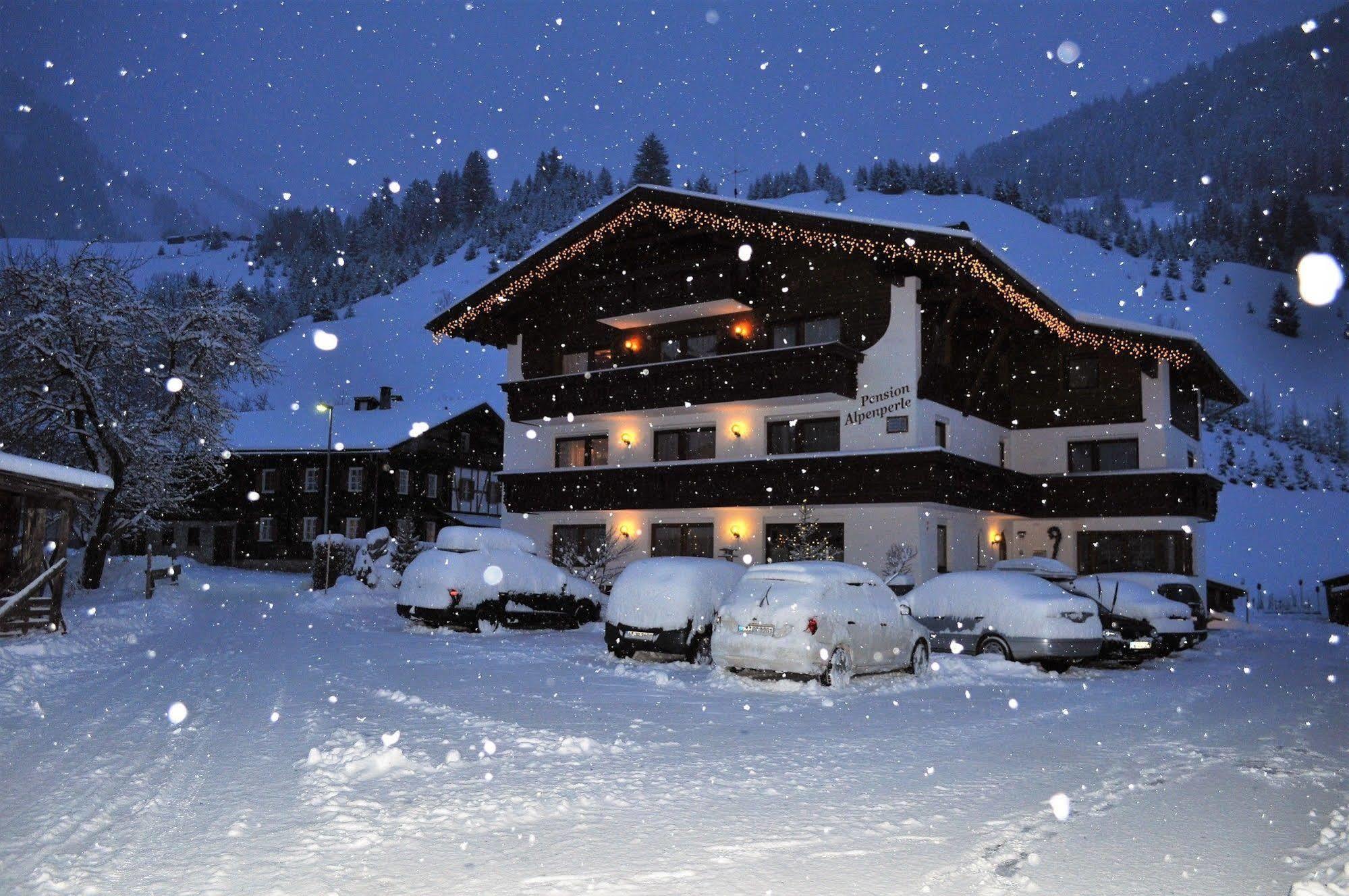 Pension Alpenperle Holzgau Exterior photo