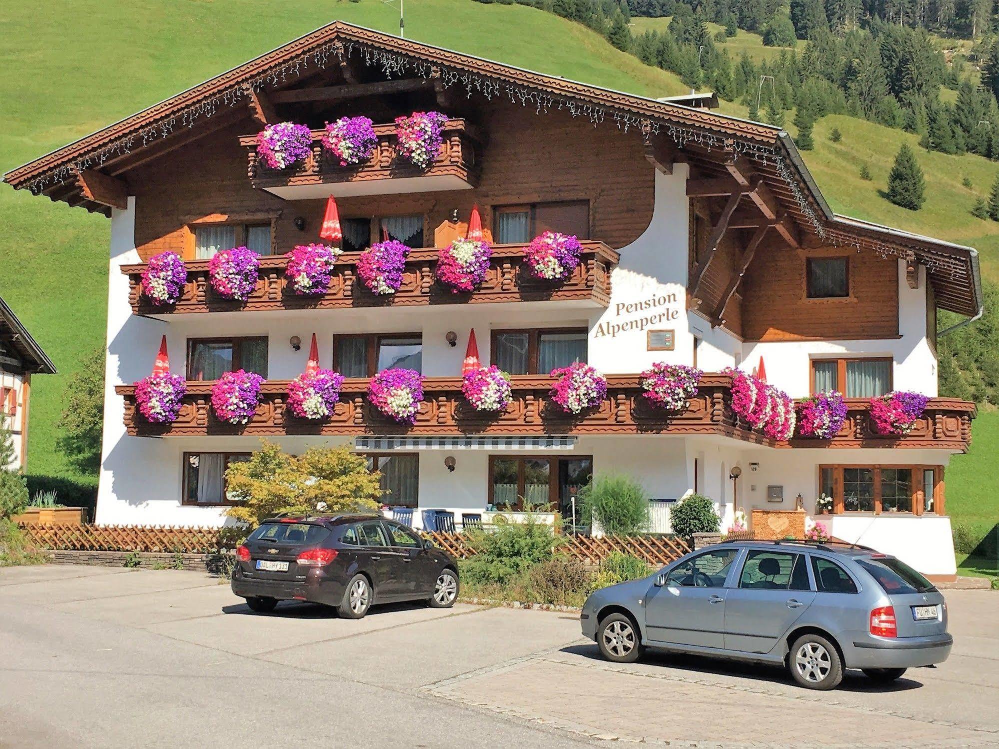 Pension Alpenperle Holzgau Exterior photo